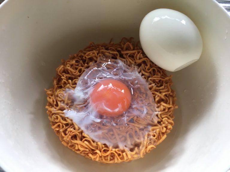 チキンラーメン-卵-固まらない