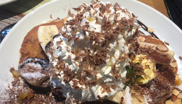 コナズ珈琲_メニュー_東浦和店-パンケーキ削りチョコバナナ-05