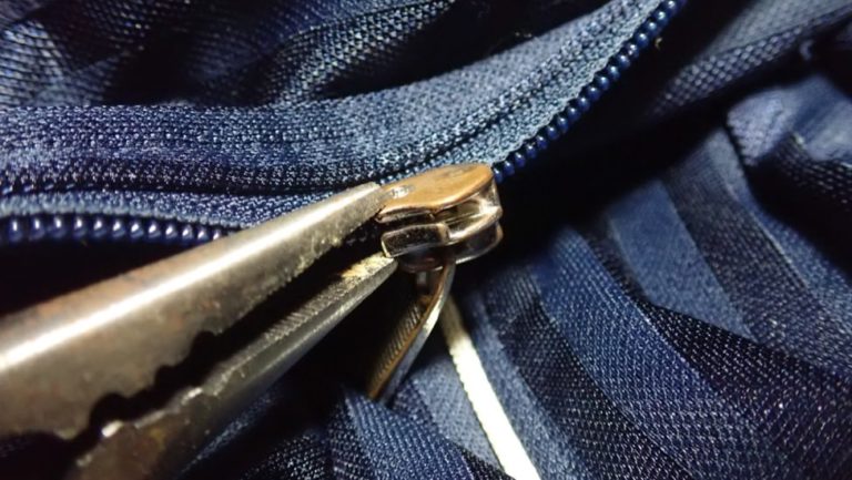 壊れたファスナーの直し方！修理に出す前に引き手は自分で交換出来る