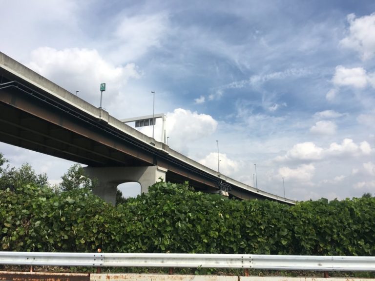 交通事故-昼間の太陽
