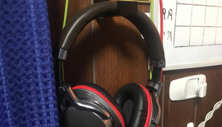 ヘッドホン_スタンド_壁掛け-MDR-1A