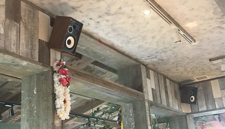 コナズ珈琲_メニュー_東浦和店-席-01