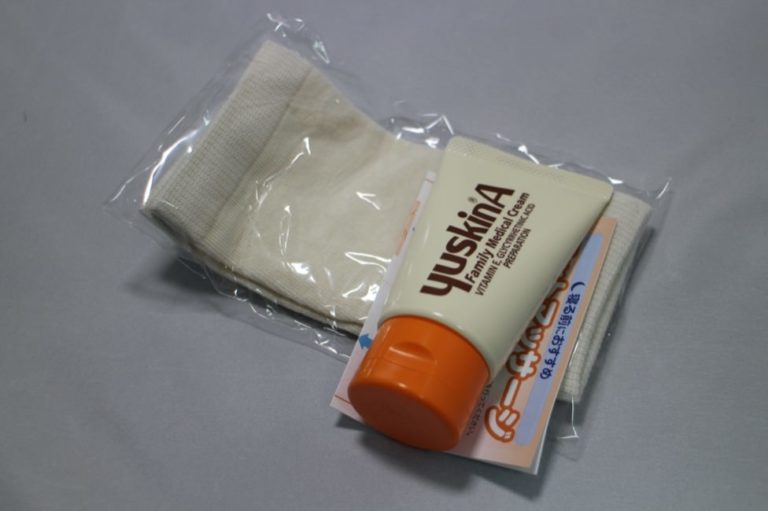 かかとが歩くと痛い-ガサガサ-ユースキンかかとケア